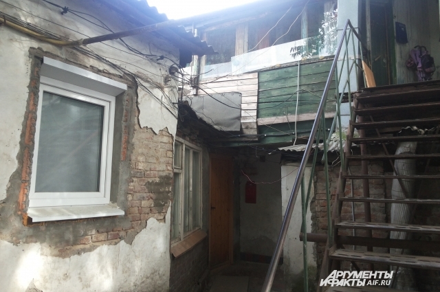 «Показушно получилось». В Ростове некрасивые дома спрятали от иностранцев
